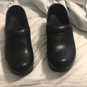 Dansko black nurse shoes